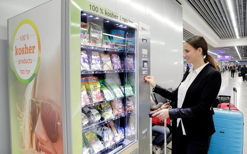 Nowy automat w hali C odlotów lotniska we Frankfurcie oferuje żywność zgodną z żydowskimi przepisami żywieniowymi