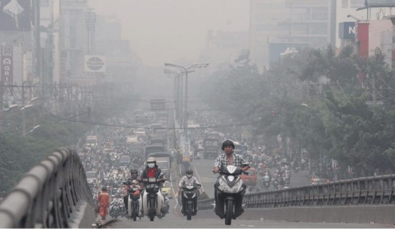 Посетителите и жителите на Виетнам предупредија да останат во затворен простор поради лошиот квалитет на воздухот