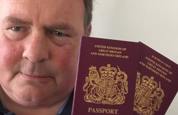 Prekvapenie! Briti smerujúci do EÚ budú po „brexite bez dohody“ potrebovať nové pasy