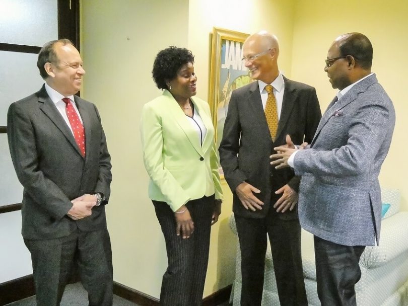 Menteri Pariwisata Jamaika, Bartlett semangat babagan Penerbangan Peru menyang Jamaika