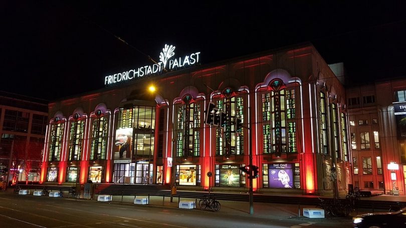 Friedrichstadt Sarayı Berlin, Yəhudi köklərinə hörmət edir