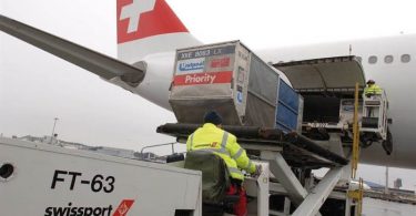 Pekerja lapangan terbang Swissport Canada menolak perjanjian sementara
