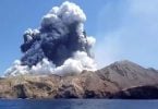 新西兰白岛火山喷发造成5名游客死亡，数十人受伤