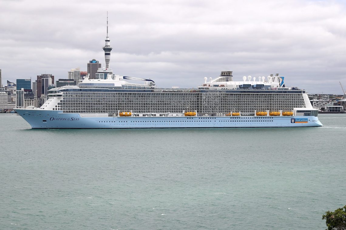 Royal Caribbean Cruise Passengers in danger in New Zealand volcano