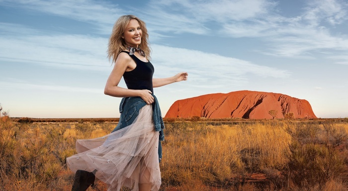 Tin tức: Kylie Minogue woos Brits đến Úc đầy nắng