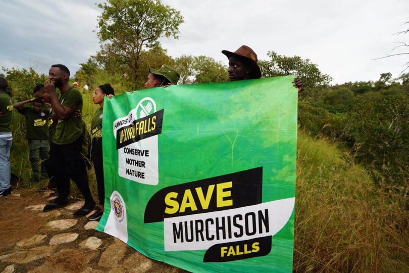 Ugandan matkanjärjestäjien liiton mielenosoitukset Murchison Fallsin padosta