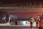 O avión de United Airlines con motor en chama aterra de emerxencia en Newark