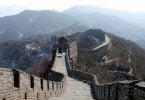 China fecha atrações turísticas, diz aos turistas para ficarem em casa por enquanto