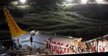 177機を搭載したペガサス航空の飛行機がイスタンブール空港で墜落
