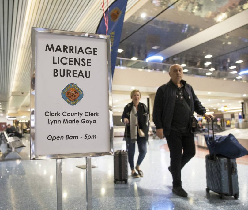 Abertura do escritório de licença de casamento pop-up no Aeroporto de Las Vegas para o Dia dos Namorados