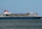 Ang cruise ship na hindi makadaot sa Bahamas ay tumatanggap ng mga kritikal na suplay ng medikal