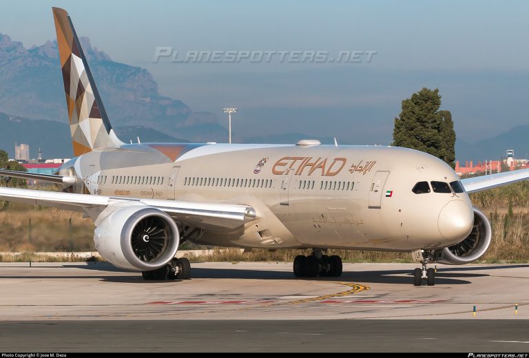 Etihad Airways manda voli charter in Russia dopu a sospensjoni di u volu per via di COVID-19