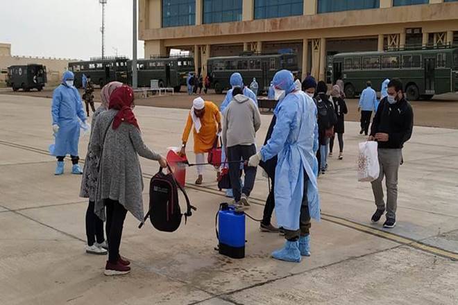 I-India yokuvalwa kokuhamba ngoku kubandakanya abanini bepaspoti e-India ngenxa ye-COVID-19 coronavirus