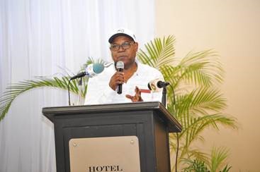 De Jamaicaanse minister van Toerisme kondigt 27 maart aan voor de registratie van pensioenregelingen voor toeristen
