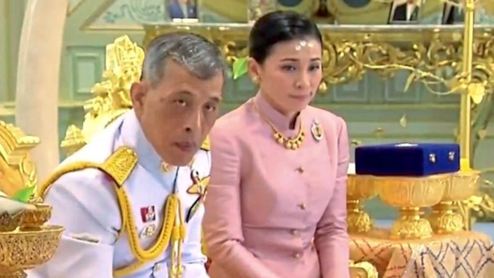 Long Live the King of Thailand in Bavaria with his Harem of 20 ...