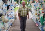 セイシェルのプラスチック製オーシャンアーチは、海洋汚染の厳しい現実を示しています