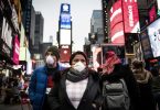 New Yorkilaiset määräsi käyttämään naamioita julkisesti, "jos sosiaalinen etäisyys ei ole mahdollista"