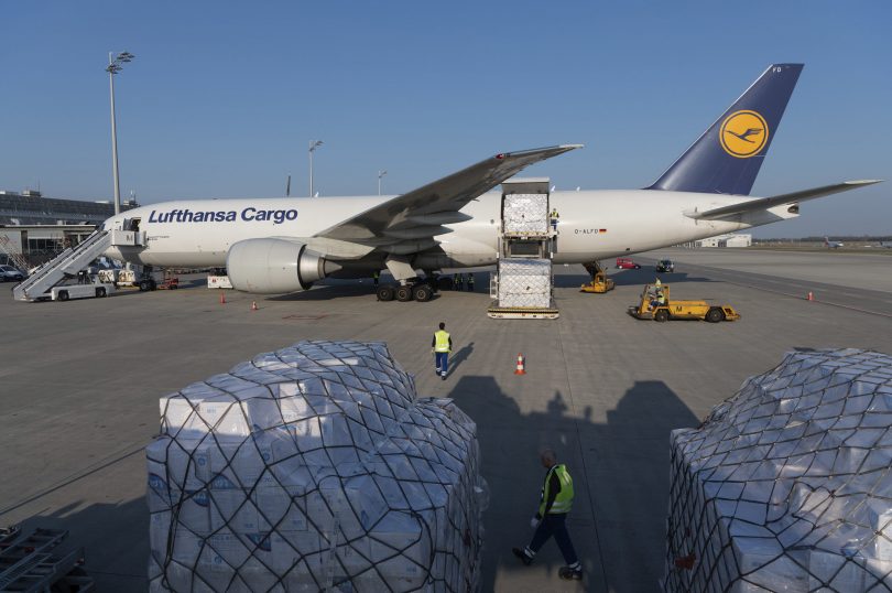 Lufthansa သည် Munich သို့အကာအကွယ်မျက်နှာဖုံးပေါင်းရှစ်သန်းကိုသယ်ဆောင်လာသည်