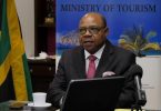 Jamajški minister Bartlett razpravlja o vplivu COVID-19 na turizem