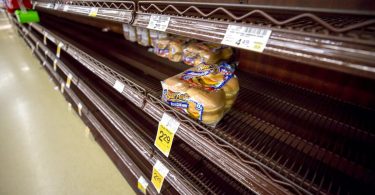 米国の食糧供給：なぜ棚は空ですか？