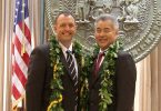 Ny governoran'i Hawaii dia nanambara ny fisokafan'ny fitsangatsanganana an'habakabaka iraisan'ny nosy