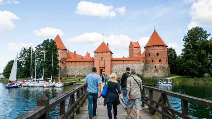 Lietuva atceļ pašizolācijas likumu apmeklētājiem no 24 valstīm