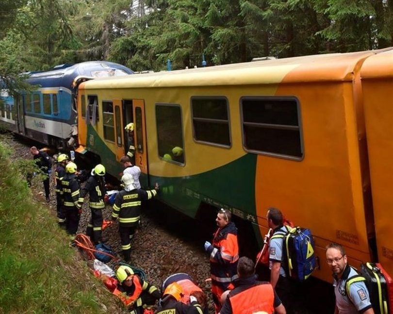 3 մարդ զոհվել է, տասնյակ մարդիկ վիրավորվել են չեխական ուղևորատար գնացքի բախումից
