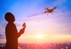 FAA lleva la seguridad de los drones a la comunidad de habla hispana