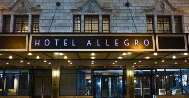 فندق Allegro يرتفع من موقع فندق Bismarck