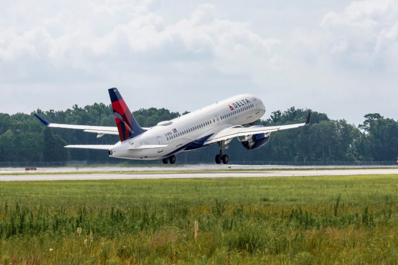 Delta Air Lines primește primul avion Airbus A220 asamblat în SUA