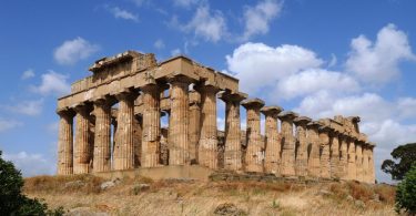 Nowe zobowiązania kulturalne wzbogacają piękną ziemię Sycylii