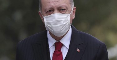 Tyrkia stenger alle restauranter og kafeer, kunngjør utgangsforbud i helgen