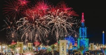 Abu Dhabi Tourism concluye 2020 con deslumbrantes espectáculos de fuegos artificiales