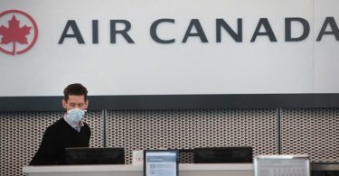 कनाडा की एयरलाइन श्रमिकों को प्रत्यक्ष वित्तीय सहायता के क्षेत्र में कमी से तबाह हो गया