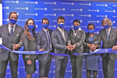 I-United Airlines ibuyela eJFK nezindiza eziya olwandle
