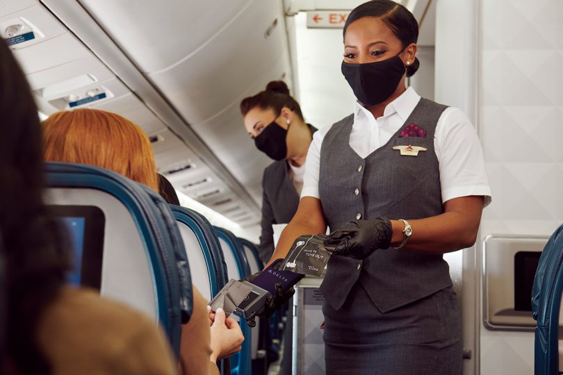 Teknologi tanpa sentuhan: Delta Air Lines memperkenalkan pembayaran nirsentuh onboard