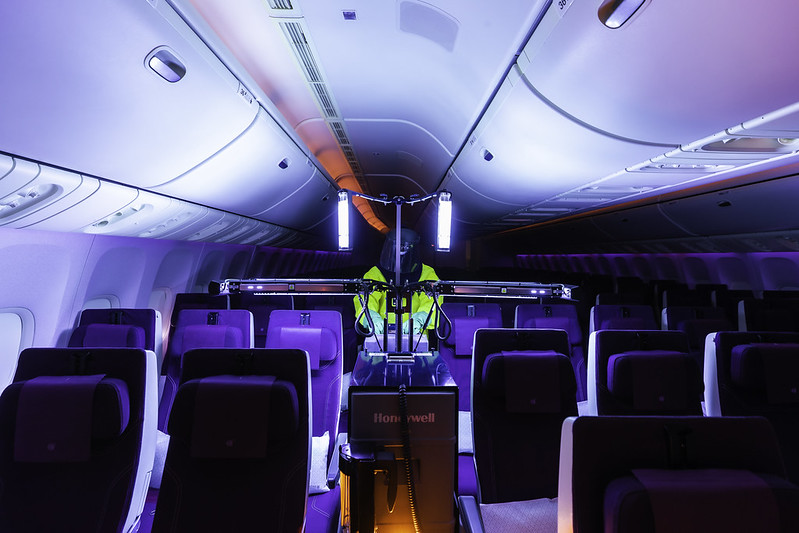 Qatar Airways führt an Bord eine neue UV-Kabinendesinfektionstechnologie ein