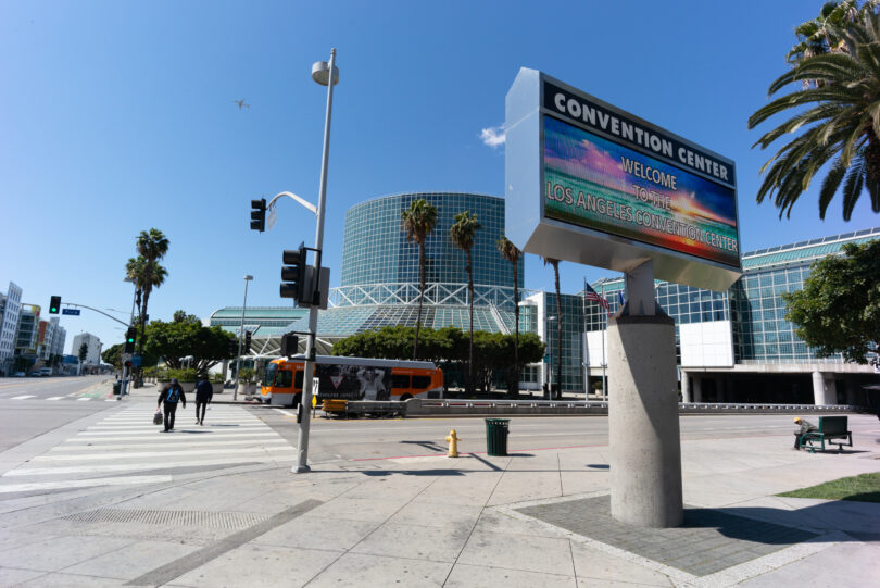 Los Angeles reprèn reunions de fins a 300 persones