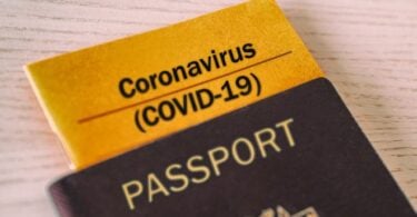 UE chega a acordo sobre passaportes de teste e vacina de COVID-19 para reinício de viagens de verão