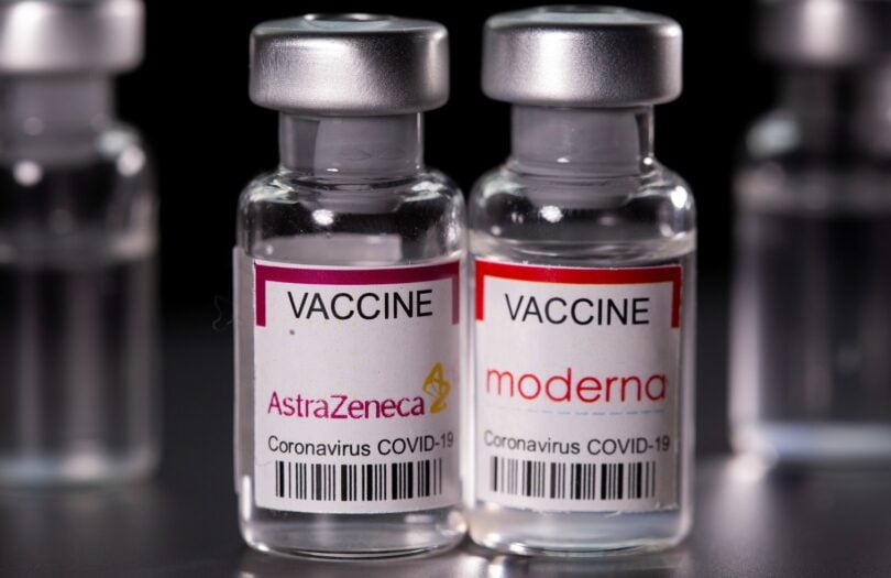 Moderna- ja AstraZeneca-rokotteet, jotka on virallisesti hyväksytty Japanissa