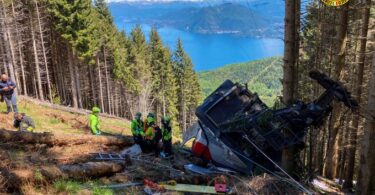 13 ihmistä kuoli, 2 loukkaantui Italian Alppien köysiradan onnettomuudessa