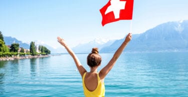 Sveitsi avaa rajat rokotetuille Persianlahden matkailijoille