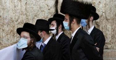 Israeri inodzoreredza mask chinodiwa mazuva gumi chete mushure mekubvisa COVID-10 zvirambidzo