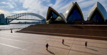 Australian suurin kaupunki menee täydelliseen kahden viikon lukitukseen
