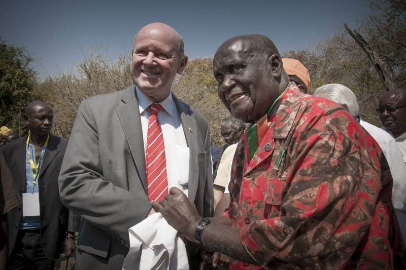 Der Gründungspräsident von Sambia, Kenneth Kaunda, ist heute gestorben und hat seinen Song über den afrikanischen Tourismus, den Klimawandel und den Weltfrieden als sein Vermächtnis hinterlassen