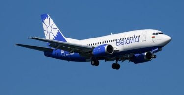 Avião da Belavia com motor defeituoso faz pouso de emergência em Moscou
