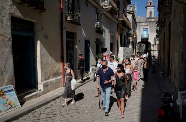 137 руски туристи стапија во карантин во Куба откако имаа позитивен тест за КОВИД-19