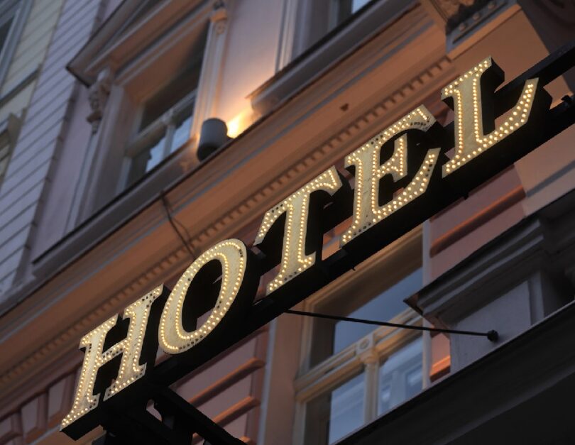 मंदी या मंदी में शीर्ष 21 अमेरिकी होटल बाजारों में से 25