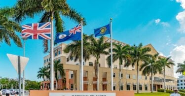Cayman Islands kunngjør plan for gjenåpning for internasjonal fritidsturisme