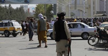 Талибанците ги прекинаа сите летови од меѓународниот аеродром во Кабул